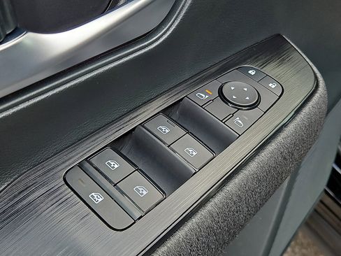 Certified 2025 Nissan Kicks SV w/ Illumination Package image 26