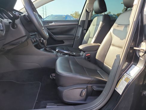 Used 2021 Volkswagen Golf 4-Door image 16