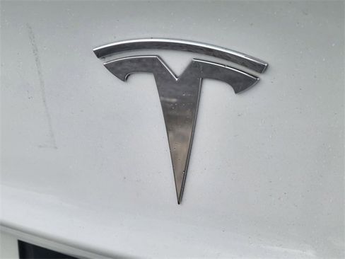 Used 2023 Tesla Model 3 Standard Range image 5