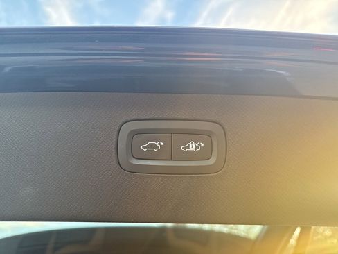 Used 2023 Volvo XC90 B6 Ultimate w/ Protection Package Premier image 8