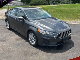 Used 2020 Ford Fusion SE image 1