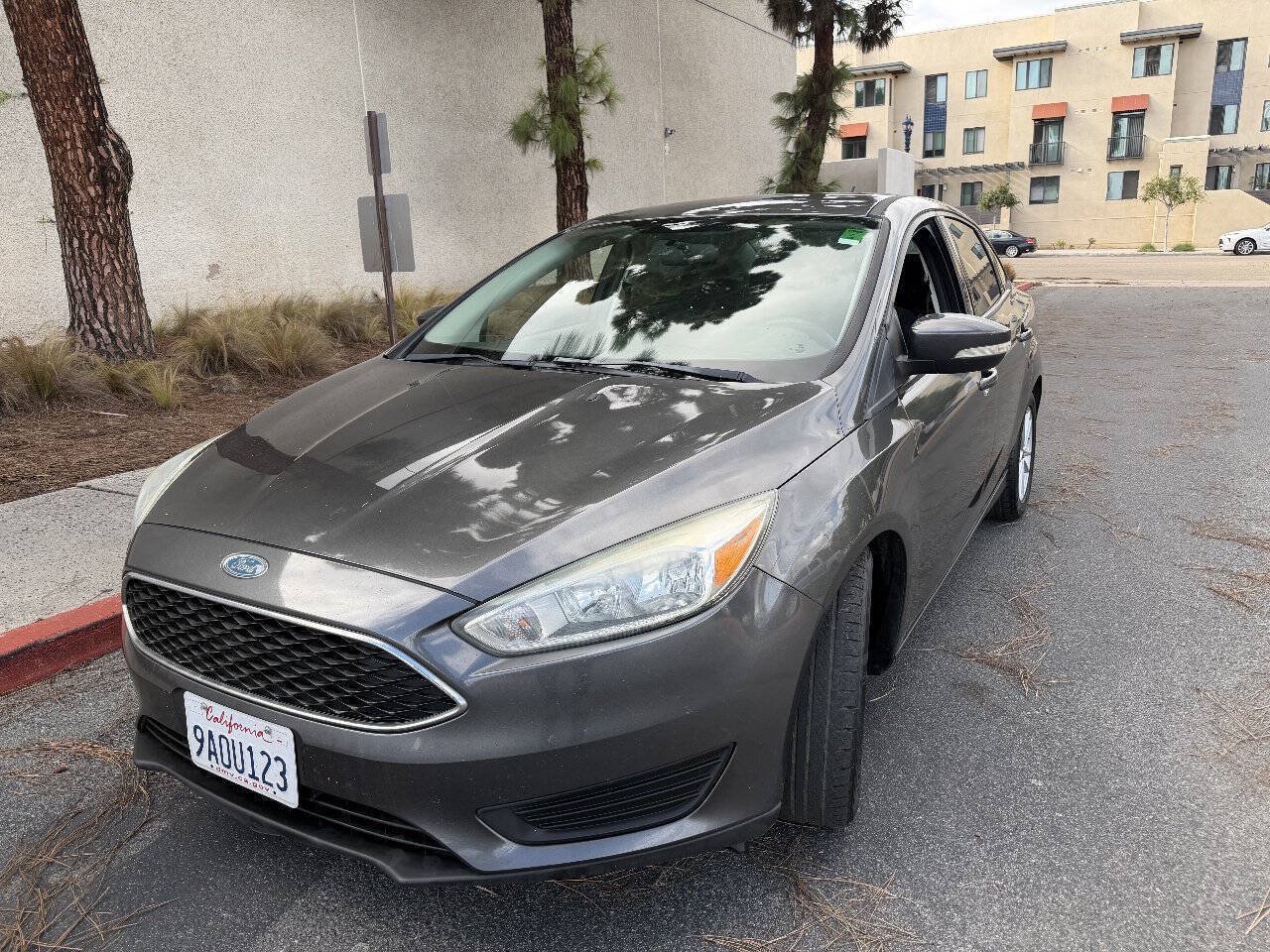 Used 2016 Ford Focus SE FWD image 1