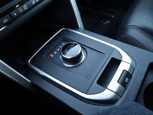 Used 2017 Land Rover Discovery Sport SE image 22