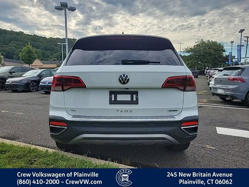 Certified 2023 Volkswagen Taos SE w/ Panoramic Sunroof Package AWD/4WD image 28