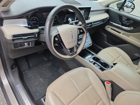 Used 2020 Lincoln Corsair FWD w/ Premium Package image 9