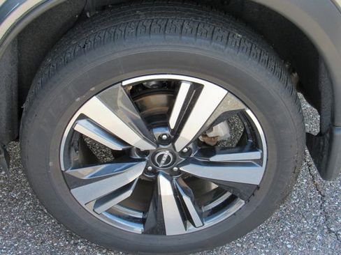 Certified 2024 Nissan Rogue SL FWD image 16