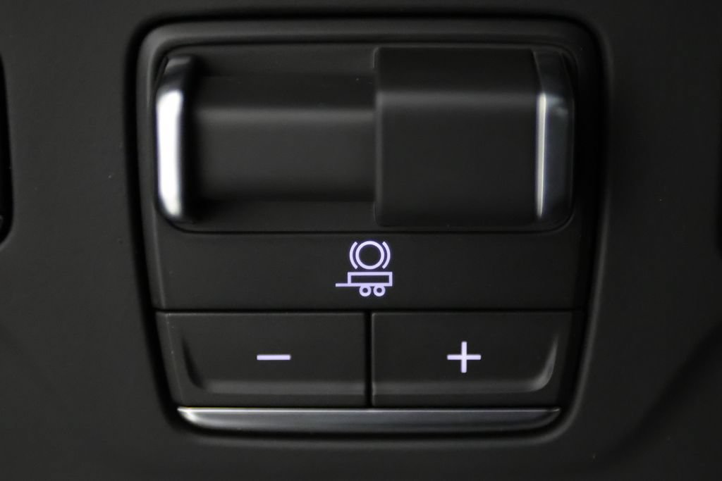 Used 2026 Cadillac Escalade Platinum Sport w/ LPO, ONYX Package AWD/4WD image 28