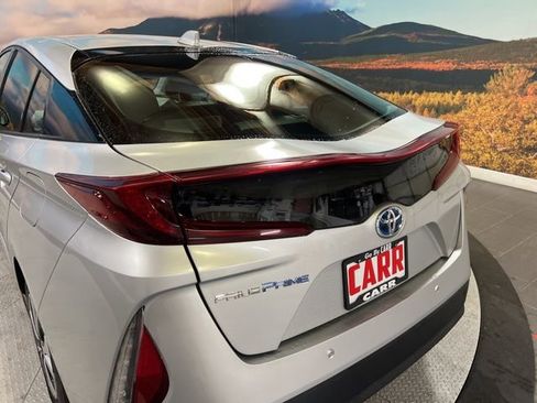 Used 2018 Toyota Prius Prime Premium image 18