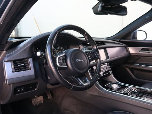 Used 2016 Jaguar XF R-Sport RWD image 34