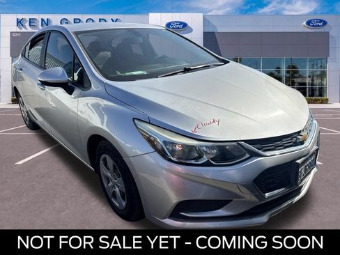 Used 2018 Chevrolet Cruze LS FWD image 1