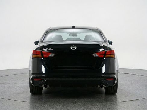 Used 2025 Nissan Altima 2.5 SV FWD image 7