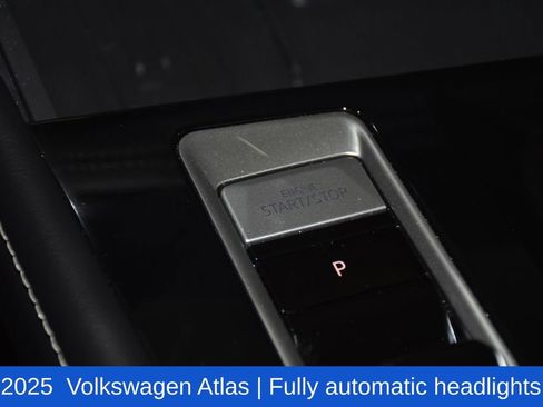 Used 2025 Volkswagen Atlas SE FWD image 14