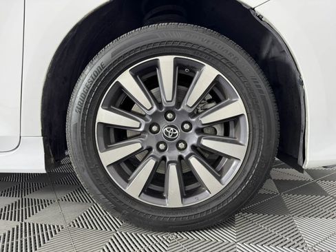Used 2019 Toyota Sienna LE AWD/4WD image 44