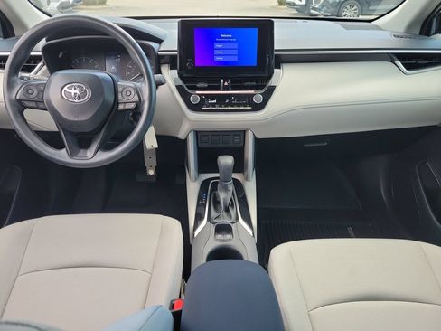 Used 2025 Toyota Corolla Cross L FWD image 11