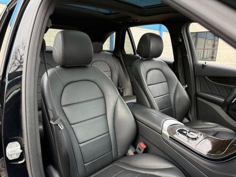 Used 2019 Mercedes-Benz GLC 300 4MATIC w/ AMG Line image 19