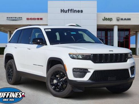 New 2025 Jeep Grand Cherokee Altitude image 1