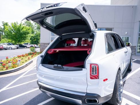 Used 2022 Rolls-Royce Cullinan AWD/4WD image 55