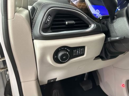 Certified 2023 Chrysler Pacifica Limited FWD image 20