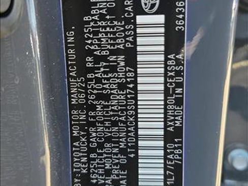 Used 2025 Toyota Camry SE w/ Convenience Package image 23