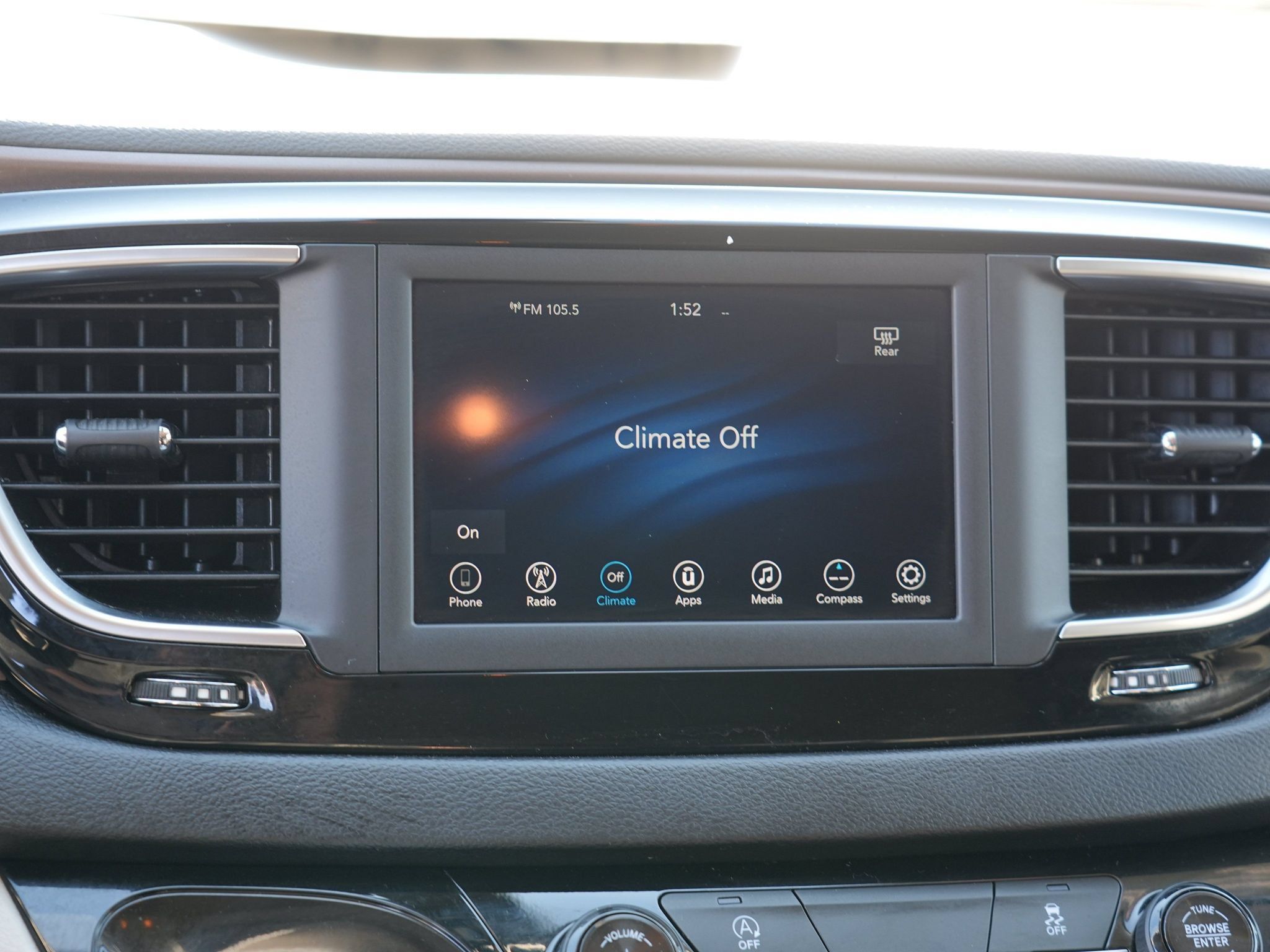Used 2020 Chrysler Voyager L FWD image 21