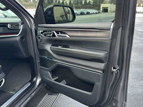 Used 2023 Jeep Grand Wagoneer Series II image 12