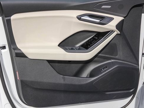 Certified 2025 Audi Q6 e-tron Premium Plus image 18