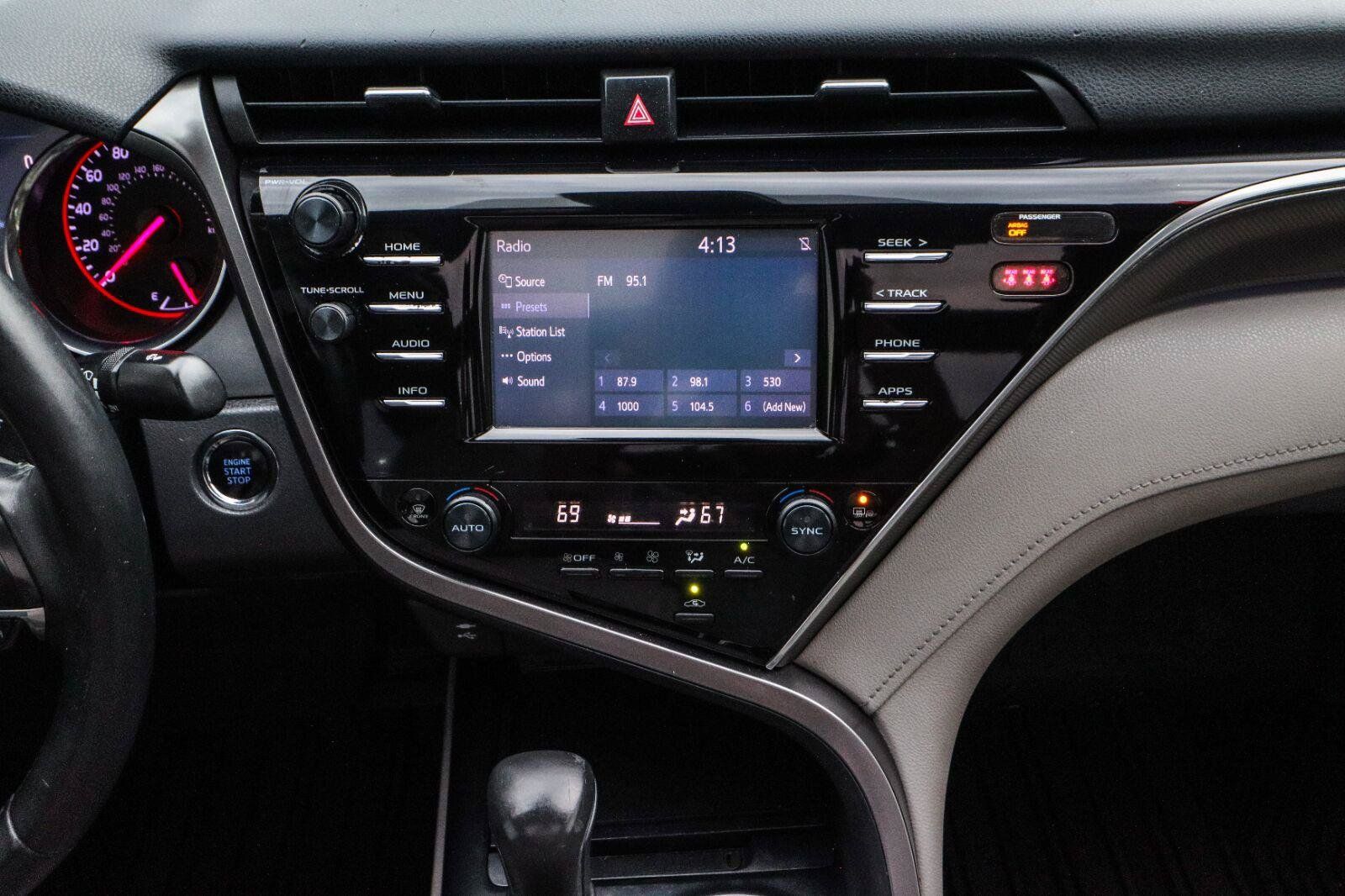 Used 2018 Toyota Camry XSE FWD image 26