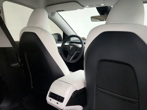 Used 2023 Tesla Model Y Long Range AWD/4WD image 40