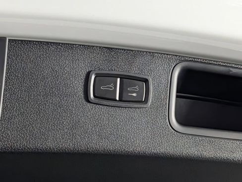 New 2026 Porsche Macan AWD/4WD image 18