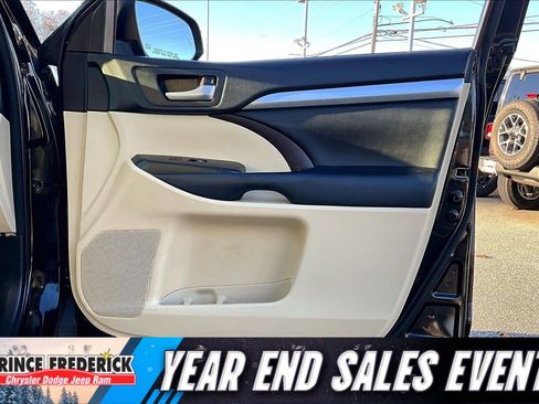 Used 2017 Toyota Highlander XLE image 22