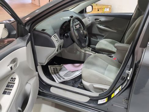 Used 2013 Toyota Corolla LE FWD image 14