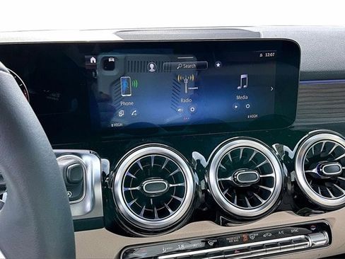 New 2026 Mercedes-Benz GLB 250 4MATIC image 9