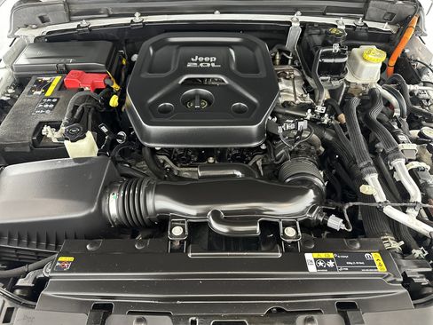 Used 2022 Jeep Wrangler Unlimited Sahara w/ Cold Weather Group image 11