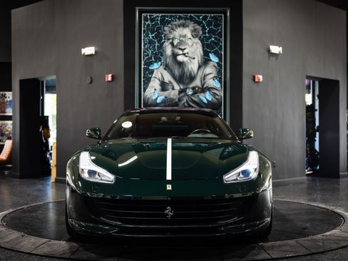 Used 2018 Ferrari GTC4Lusso image 3