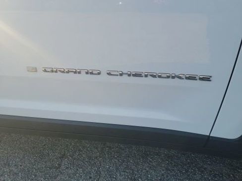 Used 2023 Jeep Grand Cherokee L Laredo w/ Luxury Tech Group I image 5