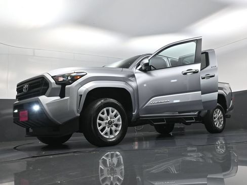 Used 2025 Toyota Tacoma SR5 RWD image 30