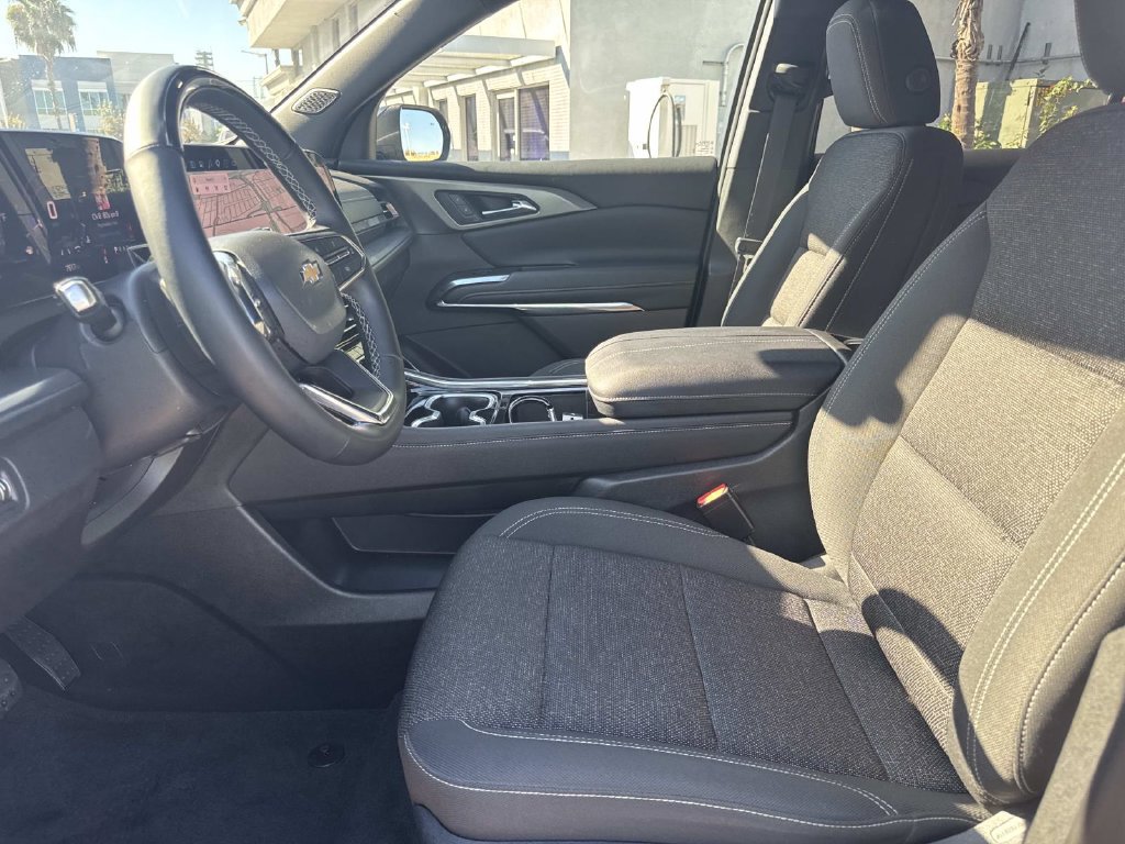 Used 2025 Chevrolet Traverse LT w/ Enhanced Driving Package FWD image 20