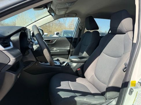 Used 2021 Toyota RAV4 LE image 6