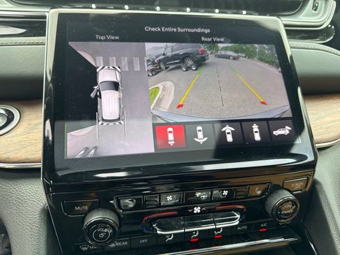 Used 2023 Jeep Grand Cherokee Summit w/ Adv Protech Group IV AWD/4WD image 12