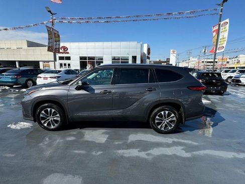 Used 2021 Toyota Highlander XLE image 5