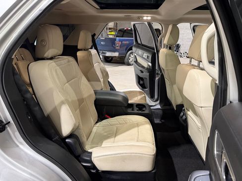 Used 2019 Ford Explorer Platinum AWD/4WD image 22