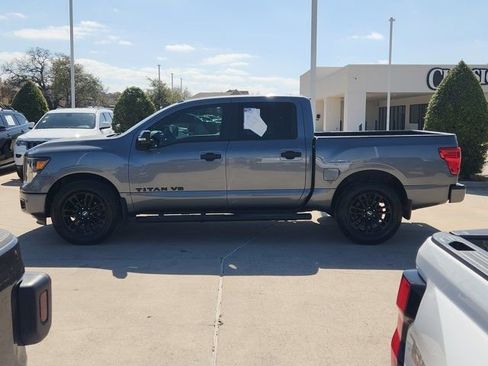 Used 2018 Nissan Titan SV w/ SV Convenience Package image 13