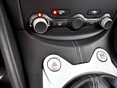 Used 2013 Nissan 370Z Touring w/ Sport Pkg image 33