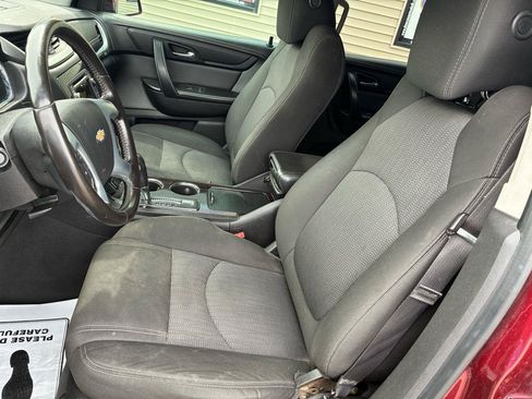 Used 2016 Chevrolet Traverse LT w/ Style and Technology Package FWD image 9