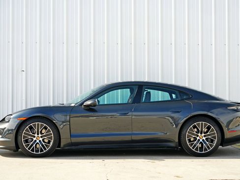 Used 2024 Porsche Taycan image 9