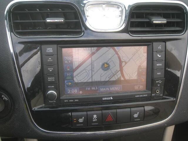 Used 2011 Chrysler 200 Limited FWD image 30