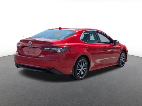 Used 2024 Toyota Camry XLE w/ Navigation Package image 3