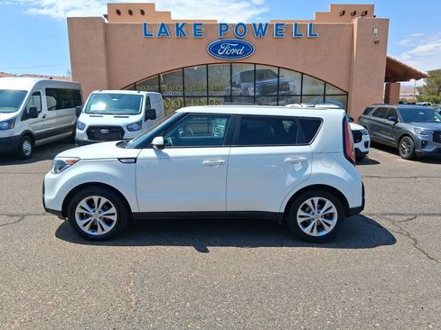 Used 2016 Kia Soul + FWD image 2