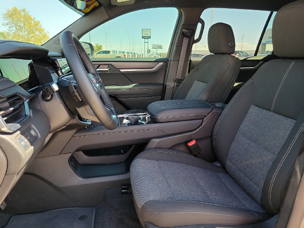 Used 2025 GMC Acadia Elevation FWD image 23