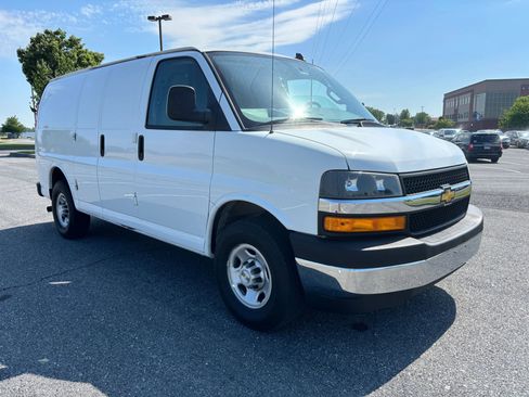Used 2020 Chevrolet Express 2500 w/ Driver Convenience Package RWD image 4